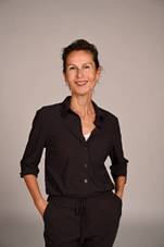 Afbeelding met persoon, kleding, Menselijk gezicht, muur

Automatisch gegenereerde beschrijving